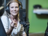 24 Exceptional Women-Hosted Podcasts for Entrepreneurs in 2017